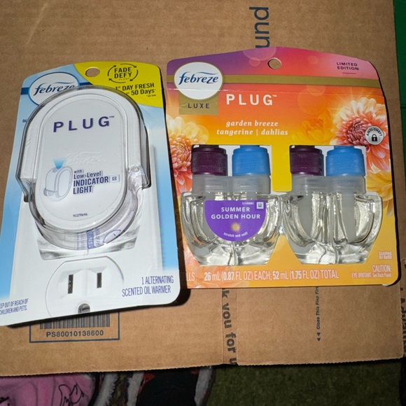 Febreze Other - Febreze Plug Scented Oil Warmer with Garden Breeze and Summer Scents